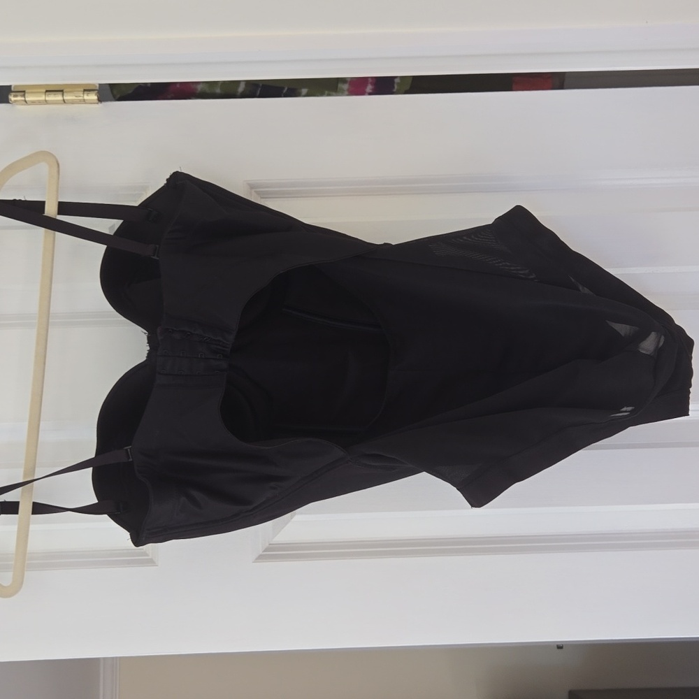 Maidenform Shapewear 40D, Black, EUC. Fab Support,  Tummy control. - Picture 2 of 9